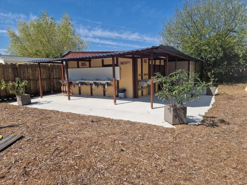 Lodge Les P'Tites Maisons Dans La Prairie Sallertaine Zewnętrze zdjęcie